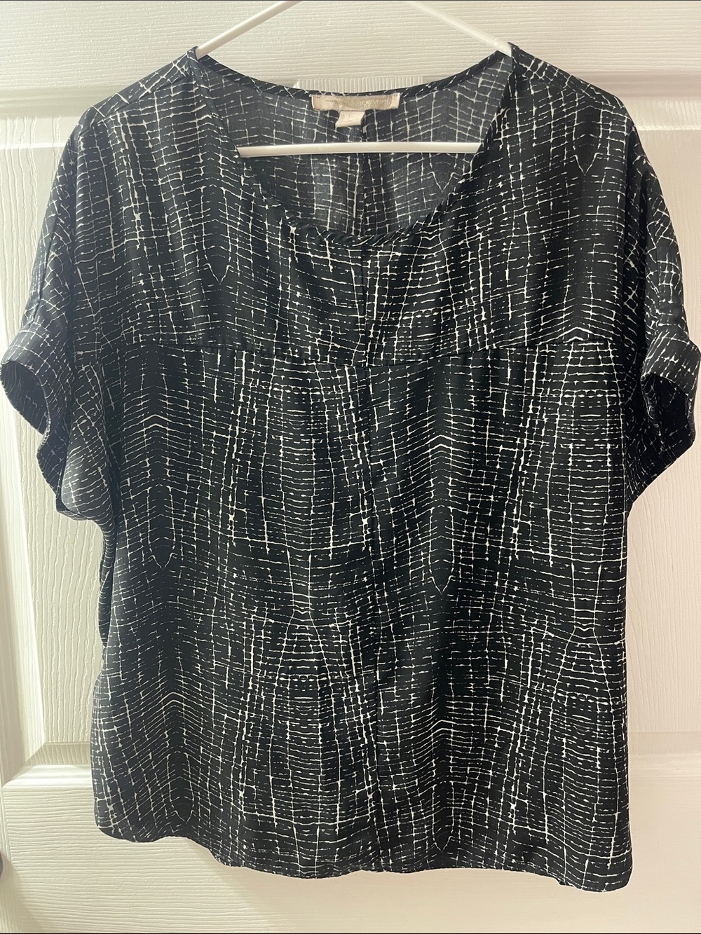Forever 21 Black Short Sleeve Top with White Abstract Grid